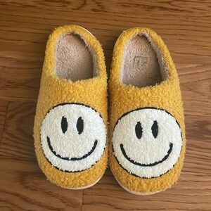 Smiley Face Yellow Slippers - 8.5